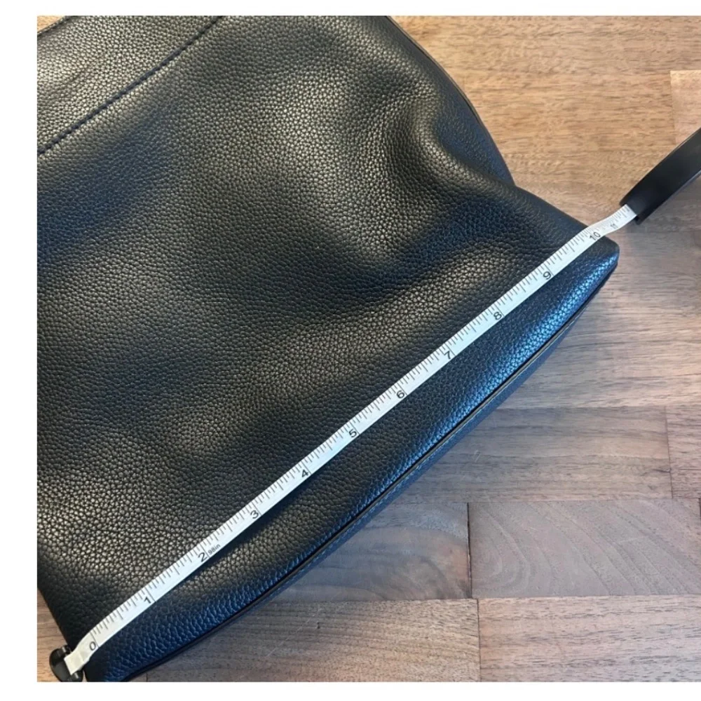 TORY BURCH | Black Carson SwingPack Leather Crossbody Bag - Picture 13 of 13